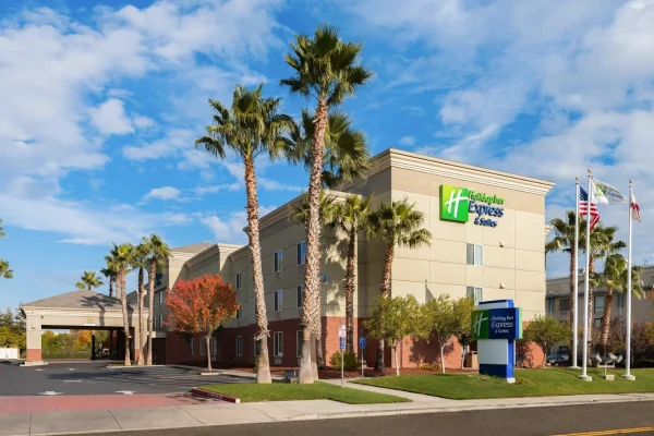 Holiday Inn Express and Suites Vacaville - 151 Lawrence Dr Vacaville CA 95687